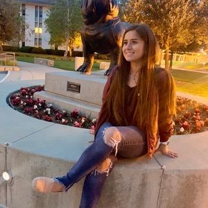 Meet your Posher, Steffany